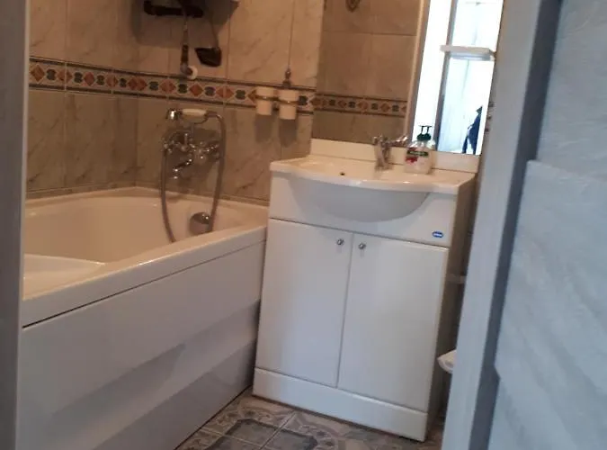 Aleksandra Apartment *